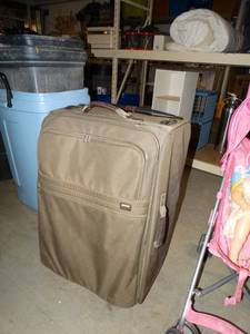 lot 909 image: 2 Pieces Luggage on Wheels