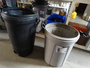 lot 911 image: 2 Large Trash Cans