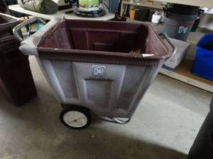 lot 912 image: Trash Dumpster