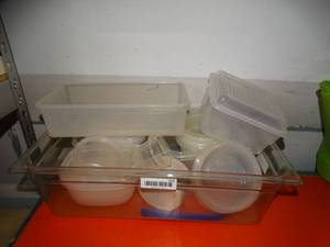 lot 919 image: Lot of Storage Containers