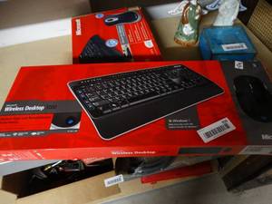 lot 926 image: Wireless Keyboard and Mouse