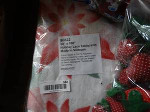 lot 940 image: Tablecloth and Decor Apples and Strawberries