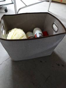 lot 945 image: Storage Tote W Yarn