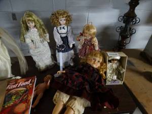 lot 947 image: Lot of Porcelain Dolls