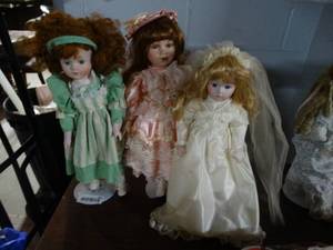lot 948 image: 3 Porcelain Dolls on Stands