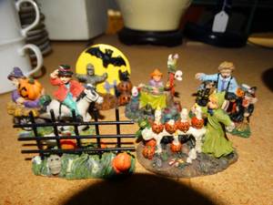 lot 975 image: Halloween Miniatures