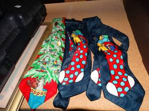 lot 980 image: 3 Holiday Ties