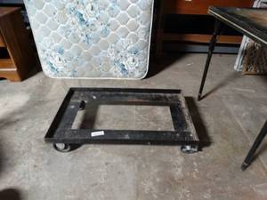 lot 999 image: Metal rolling Cart