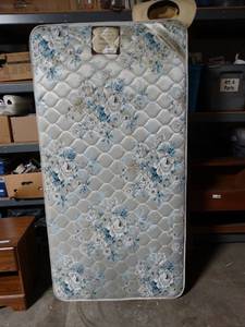 lot 1144 image: Very Nice Twin Size Mattress and Box