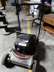 lot 1145 image: Push Style Lawn Mower- Needs Work