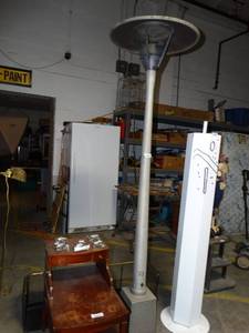 lot 1151 image: Vintage cast aluminium park light pole- Very cool