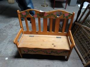 lot 1170 image: Small Bench w Storage
