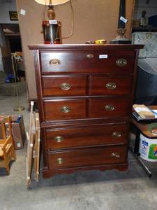 lot 1174 image: 5 Drawer Chest of Drawers