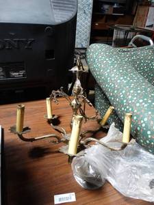 lot 1176 image: Antique Chandelier