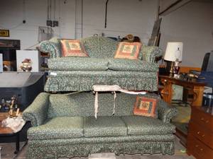lot 1178 image: Matching Sofa and Loveseat