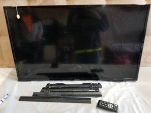 lot 1000 image: Insignia Flat Screen Tv. 40 inches with Bracket