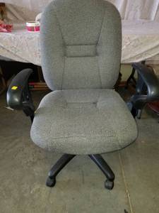 lot 6435 image: 1 Cloth Office Chair with seat Adjuster and Wheels