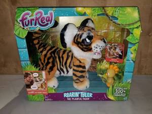 lot 7838 image: FUR REAL Roarin Tyler The Playful Tiger. 100 Sound and Combinations. Roars Back.