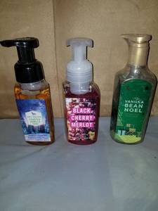 lot 7881 image: Lot Of 3 Hand Soaps. BATH AND BODY WORKS