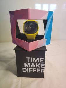 lot 4053 image: Yellow & Black Flex Watch