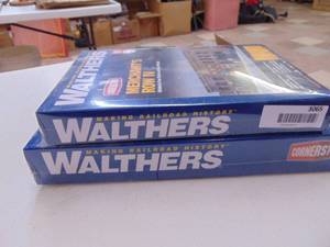lot 3065 image: Pair of Walthers HO scale building Merchants Row IV & V