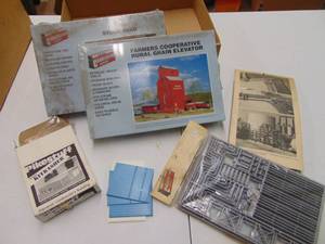 lot 3094 image: Misc. HO Scale Railroad Buildings