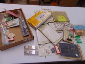 lot 3098 image: Misc. HO Scale Buildings and Scenery Pieces
