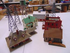 lot 3099 image: Misc. HO Scale Buildings and Scenery Pieces