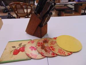 lot 3124 image: Knife Block with Knives & More