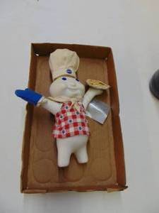 lot 3128 image: Danbury Mint Pillsburry Dough Boy with Pie