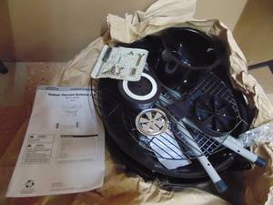 lot 3141 image: Uniflame Outdoor Charcoal Barbecue Grill, May need hardware, appears to be new