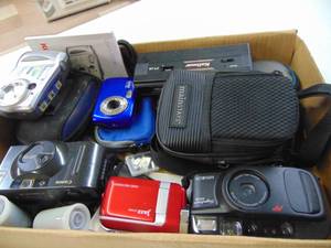 lot 3156 image: 7 Cameras, a couple digital