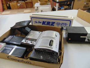lot 3157 image: 6 Vintage Radios and 1 Casette Player