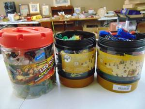 lot 3158 image: 3 Buckets of Contemporary Toys