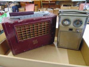 lot 3164 image: Pair of Vintage Radios