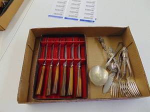 lot 3172 image: Steak Knife Set and Silver Plate Flatware