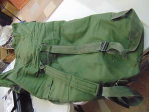 lot 3195 image: Army Duffle Bag