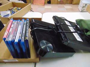 lot 3197 image: Blue Ray Player - Discs and DVD Player