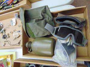 lot 3200 image: Canteen Goggles and gun cleaning kit