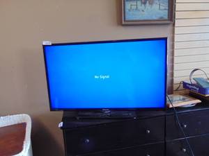 lot 3227 image: 40 HiSense Flat Screen TV