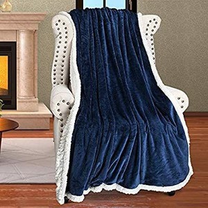 lot 1721 image: BlueWhite 100% Polyester Blanket
