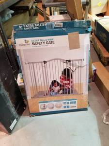 lot 9625 image: Summer Infant Extra Tall & Extra Wide Safety Gate, 29.5 - 53 Inch Wide & 38 ...