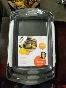 lot 1520 image: Nonstick Bakeware Set With Grips, Nonstick Cookie Sheets  Baking Sheets-3 Piece