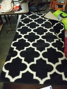 lot 1547 image: Area Rug