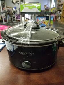 lot 1672 image: Crock-Pot 7-Quart Manual Slow Cooker, Black