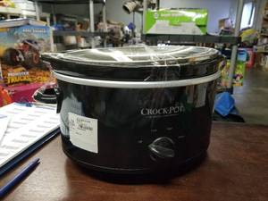 lot 1673 image: Crock-Pot 7-Quart Manual Slow Cooker, Black