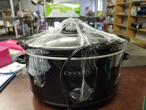 lot 1674 image: Crock-Pot 7-Quart Manual Slow Cooker, Black