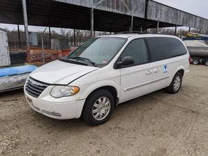 lot 888 image: 2004 Chrysler Town And Country Mini Van Vin 2C4GP54L05R209246