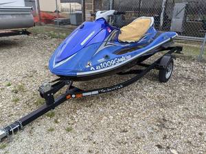 lot 890 image: Yamaha Wave Runner Vin US-YAM1693C808