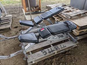 lot 935 image: (2) Hammer Strength InclineFlat Adjustable Bench Press Benches